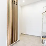 Elegant & Air Condition 5br - By The Danube River *