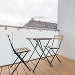Elegant & Air Condition 5br - By The Danube River *