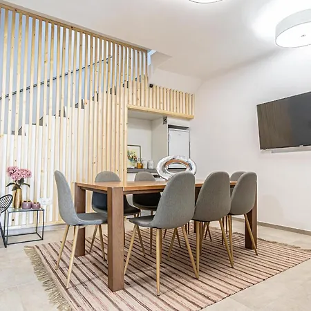 Elegant & Air Condition 5br - By The Danube River *