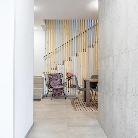 Elegant & Air Condition 5br - By The Danube River