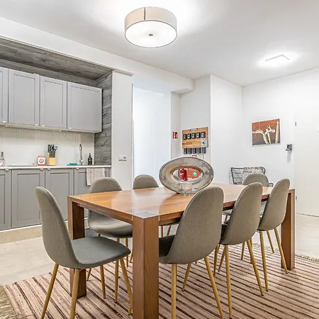 Elegant & Air Condition 5br - By The Danube River