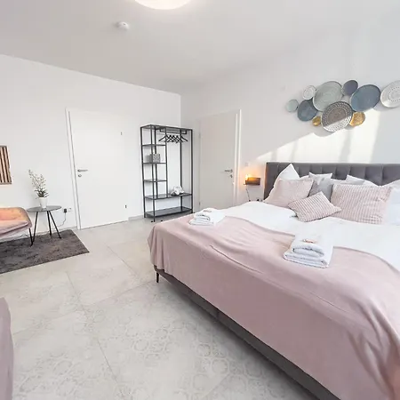 Elegant & Air Condition 5br - By The Danube River Appartamento Krems an der Donau