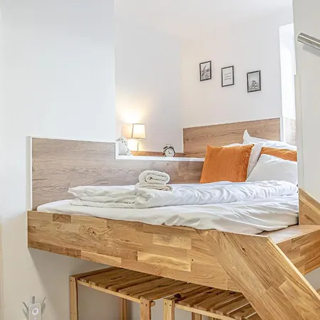 Elegant & Air Condition 5br - By The Danube River *