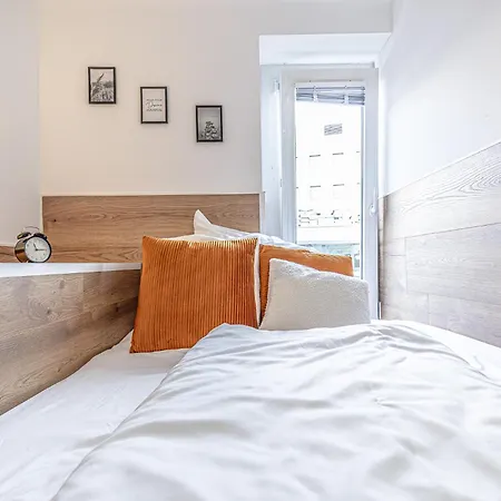 Elegant & Air Condition 5br - By The Danube River Appartement