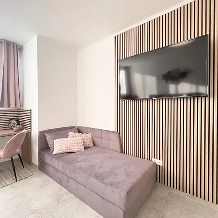 Elegant & Air Condition 5br - By The Danube River Appartamento *