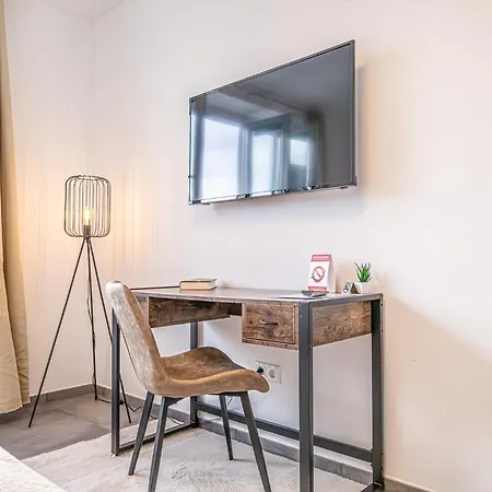 Elegant & Air Condition 5br - By The Danube River Appartement