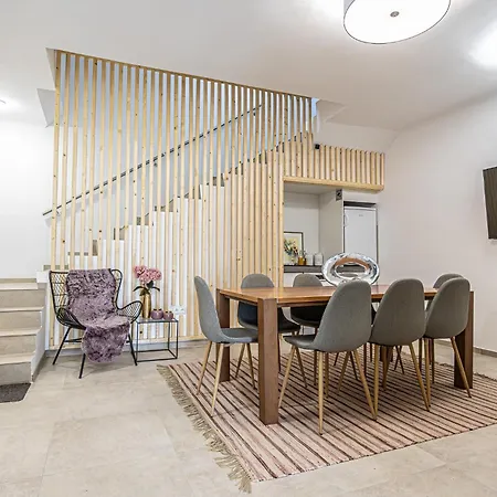 Elegant & Air Condition 5br - By The Danube River Apartment