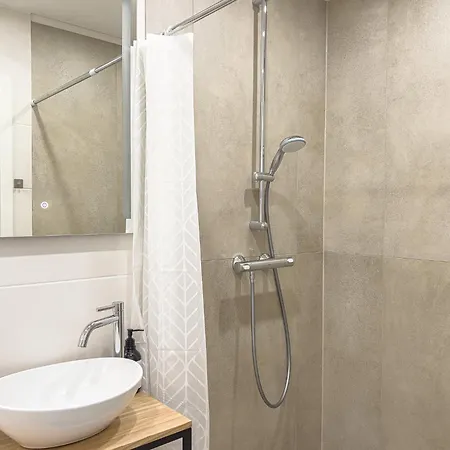Elegant & Air Condition 5br - By The Danube River Appartement Krems an der Donau