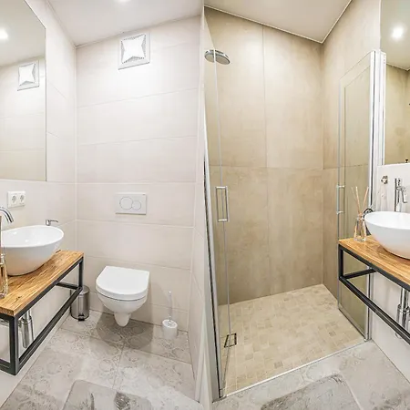 Appartement Elegant & Air Condition 5br - By The Danube River *