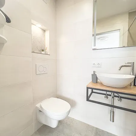 Elegant & Air Condition 5br - By The Danube River Appartement *