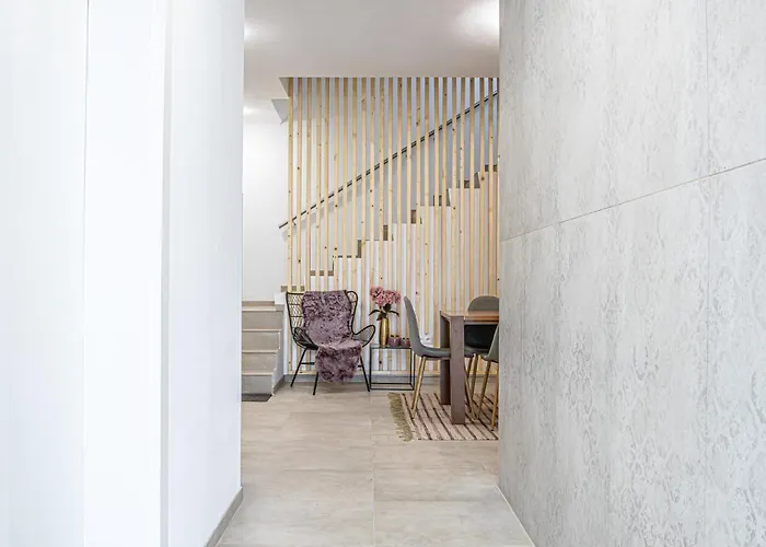 Elegant & Air Condition 5br - By The Danube River