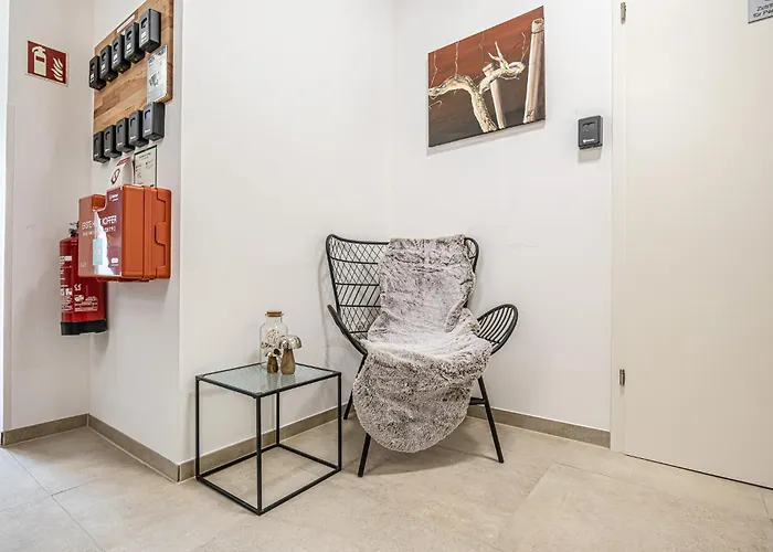 Elegant & Air Condition 5br - By The Danube River Appartamento