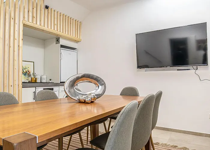 Apartment Elegant & Air Condition 5br - By The Danube River *