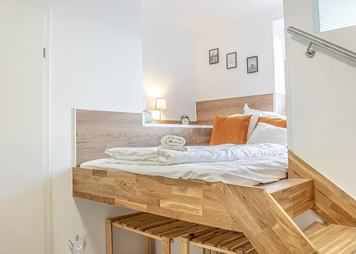 Elegant & Air Condition 5br - By The Danube River *