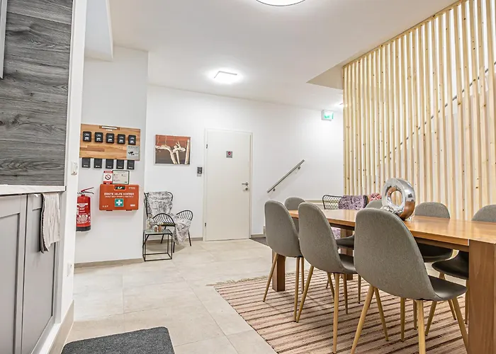 Elegant & Air Condition 5br - By The Danube River