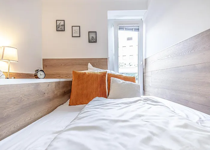 Elegant & Air Condition 5br - By The Danube River Appartamento