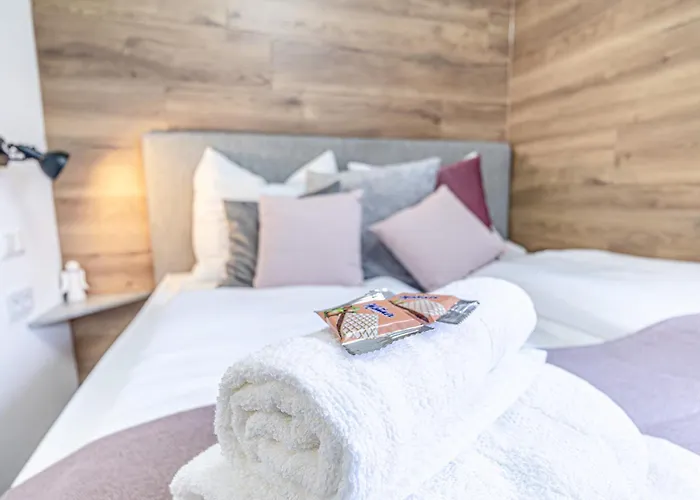 Elegant & Air Condition 5br - By The Danube River Appartamento