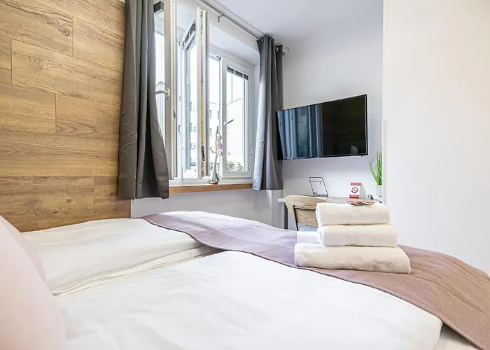 Elegant & Air Condition 5br - By The Danube River