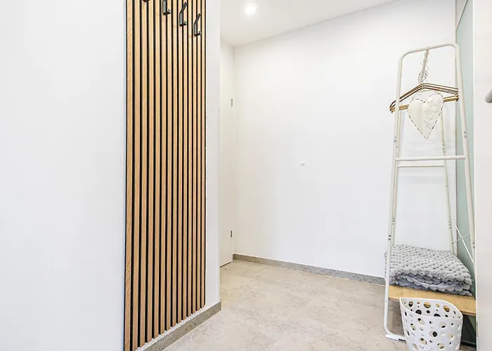 Elegant & Air Condition 5br - By The Danube River *