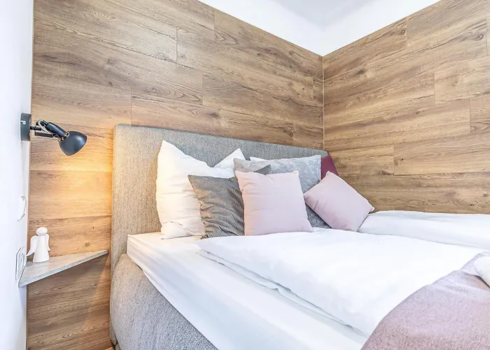 Elegant & Air Condition 5br - By The Danube River Apartment