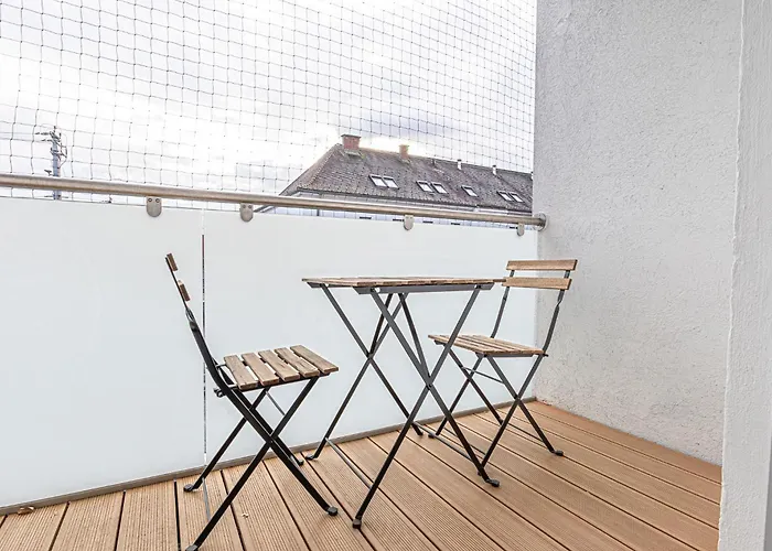 Elegant & Air Condition 5br - By The Danube River *