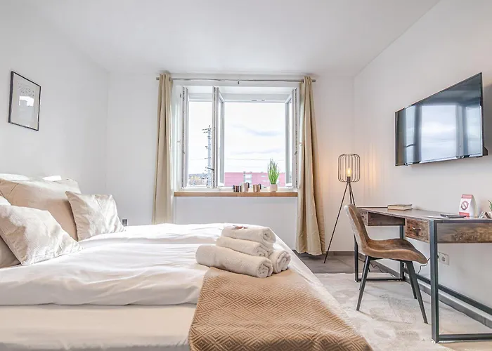 Elegant & Air Condition 5br - By The Danube River Apartment *