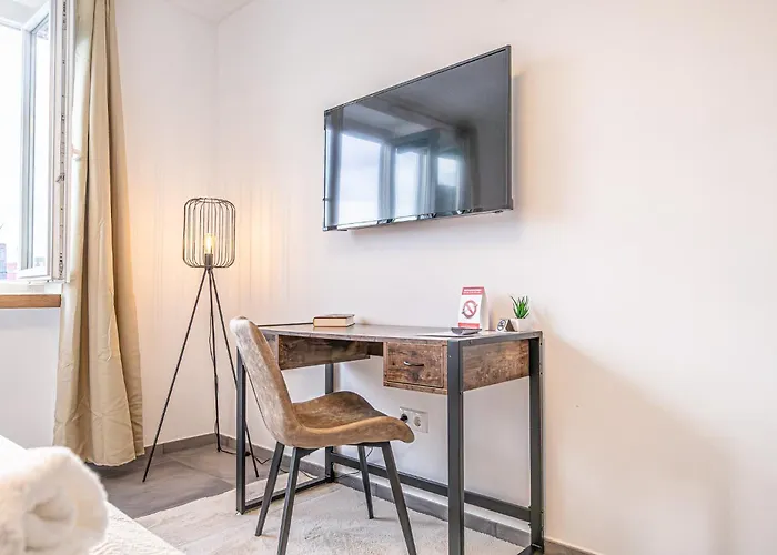 Elegant & Air Condition 5br - By The Danube River Appartamento