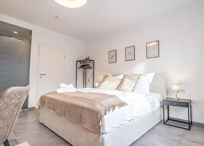 Apartment Elegant & Air Condition 5br - By The Danube River