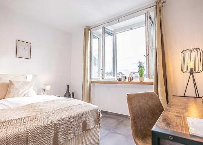 Elegant & Air Condition 5br - By The Danube River *