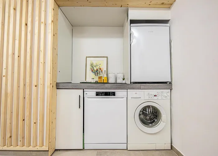 Apartment Elegant & Air Condition 5br - By The Danube River