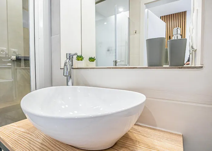 Elegant & Air Condition 5br - By The Danube River Apartment