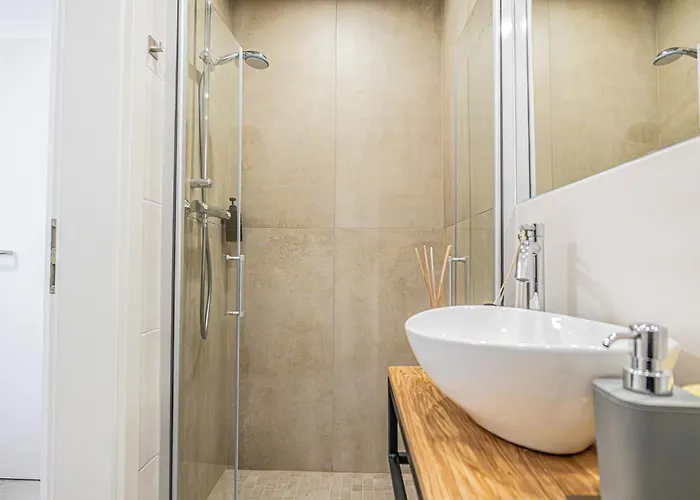 Apartment Elegant & Air Condition 5br - By The Danube River