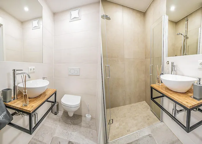 Apartment Elegant & Air Condition 5br - By The Danube River *