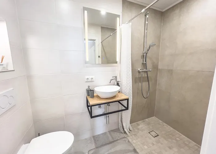 Elegant & Air Condition 5br - By The Danube River Apartment *