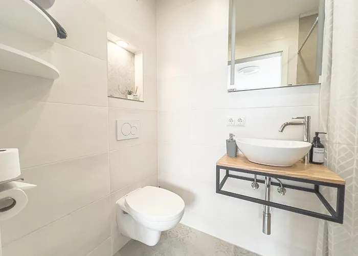 Elegant & Air Condition 5br - By The Danube River Apartment *